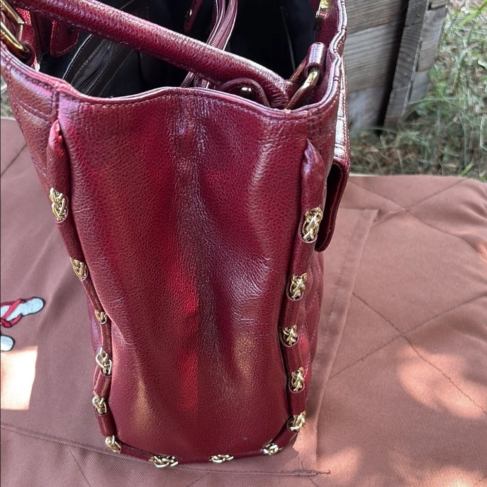 ANTONIO MELANI Burgundy Quilted Shoulder Bag with Gold Hardware